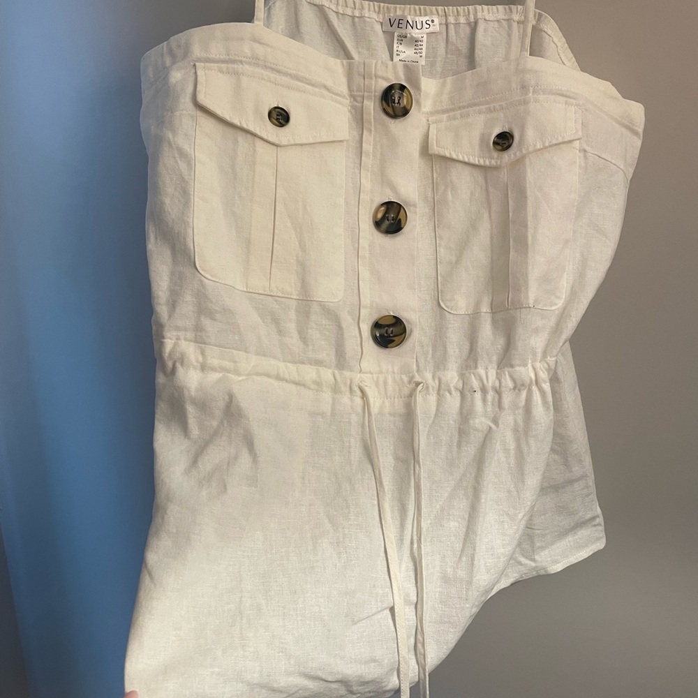 White sleeveless top with adjustable waist and button detailing from Venus - Picture 6 of 7